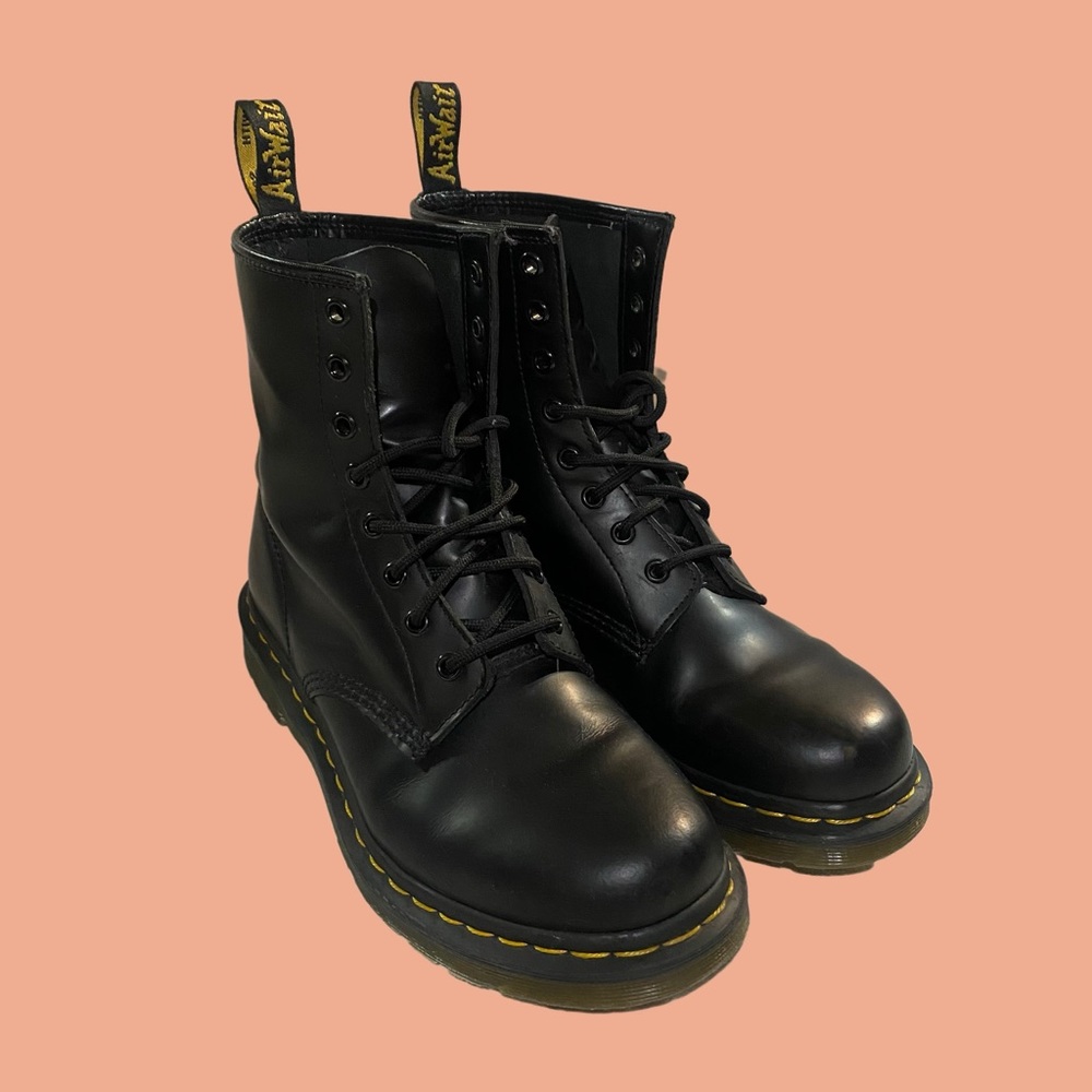 1460 Doc Martens size 9 WOMEN'S SMOOTH LEATHER LACE UP BOOTS